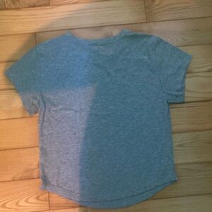 Gray old navy t shirt
